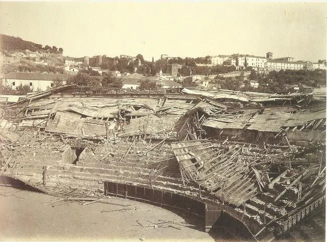 Plaza de Toros del Triunfo dañada en 1889 por el ciclón producido en Granada